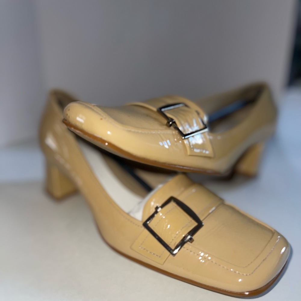 Elegant Tan Women's Loafers